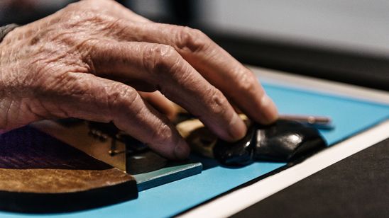 Tastmodell, Berlinische Galerie Foto: Eine Hand auf einem Tastmodell.