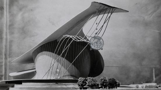 Sergius Ruegenberg, Urban planning competition "Around the Zoo" (not realized) - Model view of bus stop shelter, 1948 Drawing by Sergius Ruegenberg, hand-coloured reprography on photo paper, 84,5 x 109,5 cm