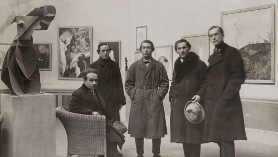 Willy Römer, Untitled („Erste Russische Kunstausstellung in der Galerie van Diemen“), 1922 Photograph by Willy Römer, Gelatin silver paper, 12 x 16,5 cm